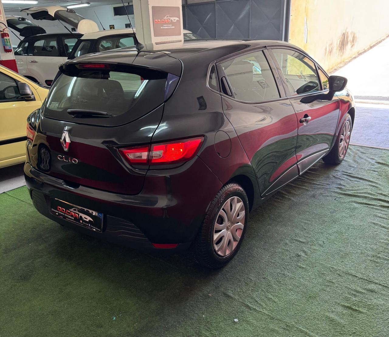 Renault Clio 1.2 75CV 5 porte Anno 2015 Unico proprietario
