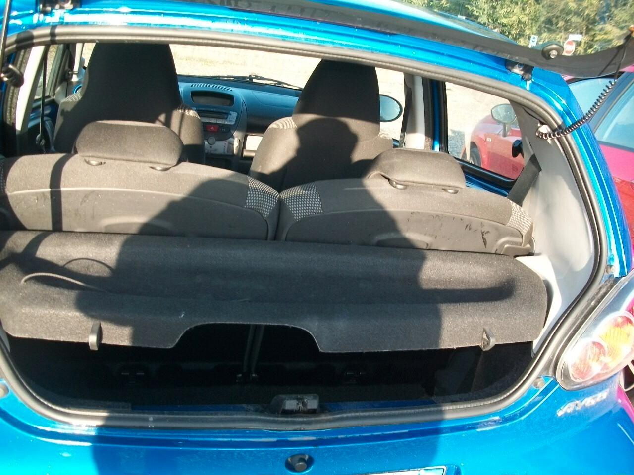 Toyota Aygo 1.0 12V VVT-i 5 porte Sol CC 998 BENZINA SI NUOVI PATENTATI GARANZIA UN ANNO KM 122500 COME NUO