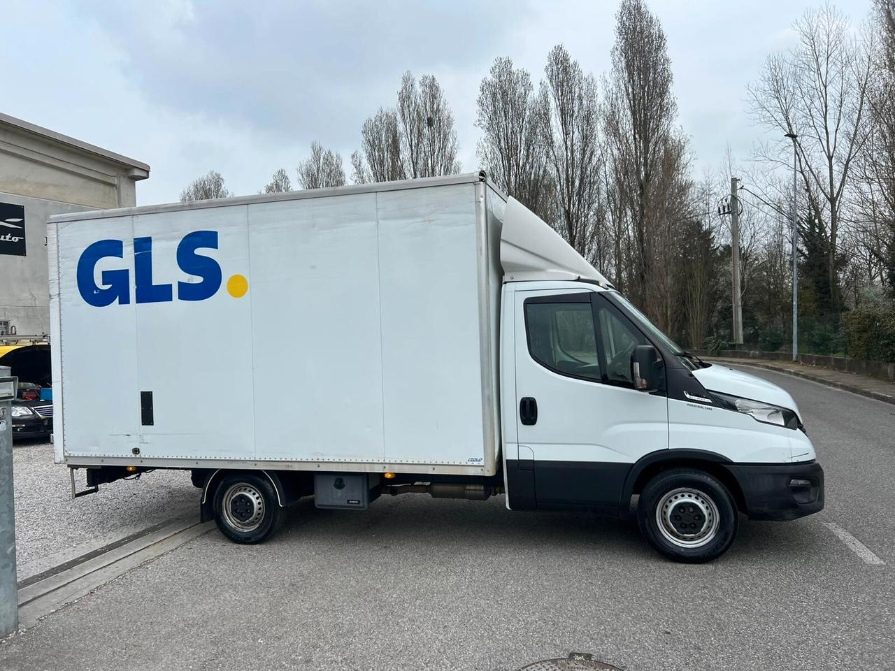 Iveco Daily 35S12 2.3 HPT PL Cabinato