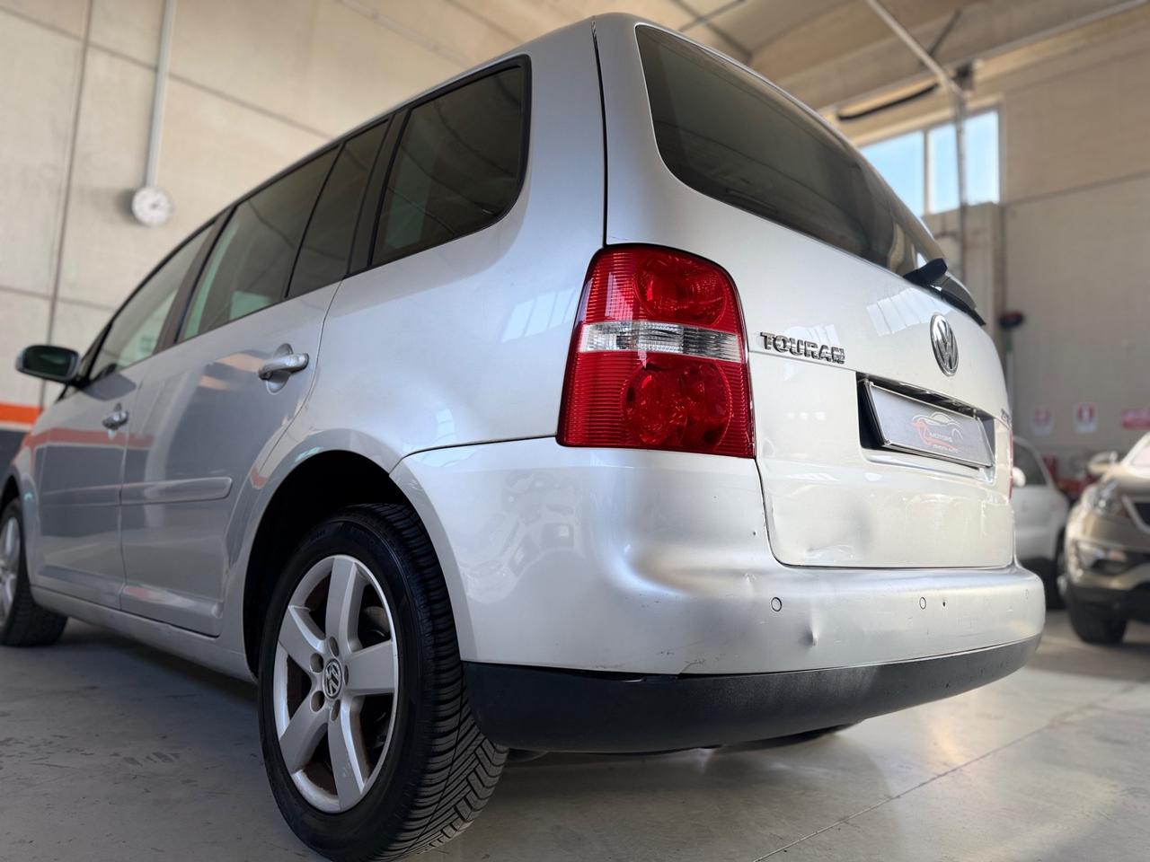 Volkswagen Touran 2.0 16V TDI DSG Highline