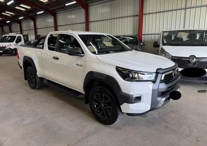 Toyota Hilux 2.8 D-4D 2WD 2 porte Chassis & Cab Active Aut. Invincibile