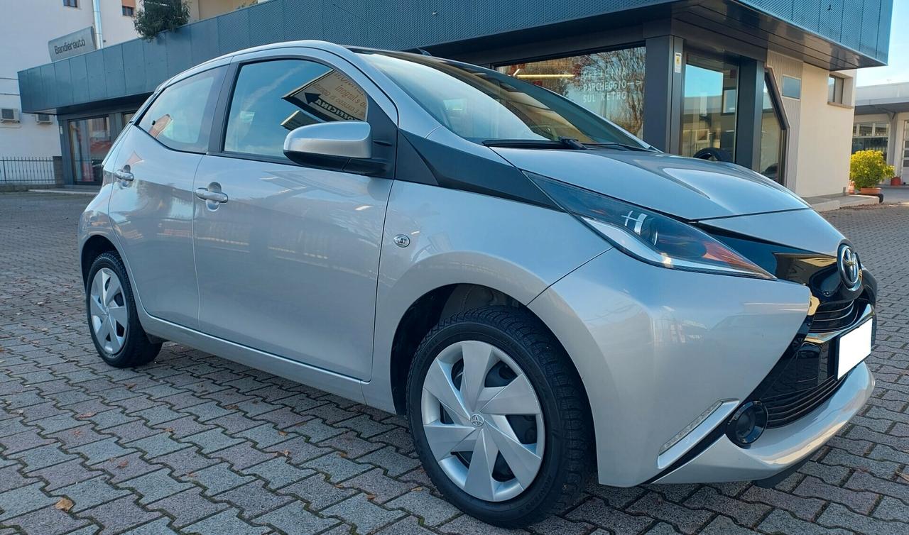Toyota Aygo 1.0 VVT-i 69 CV 5 porte x-play