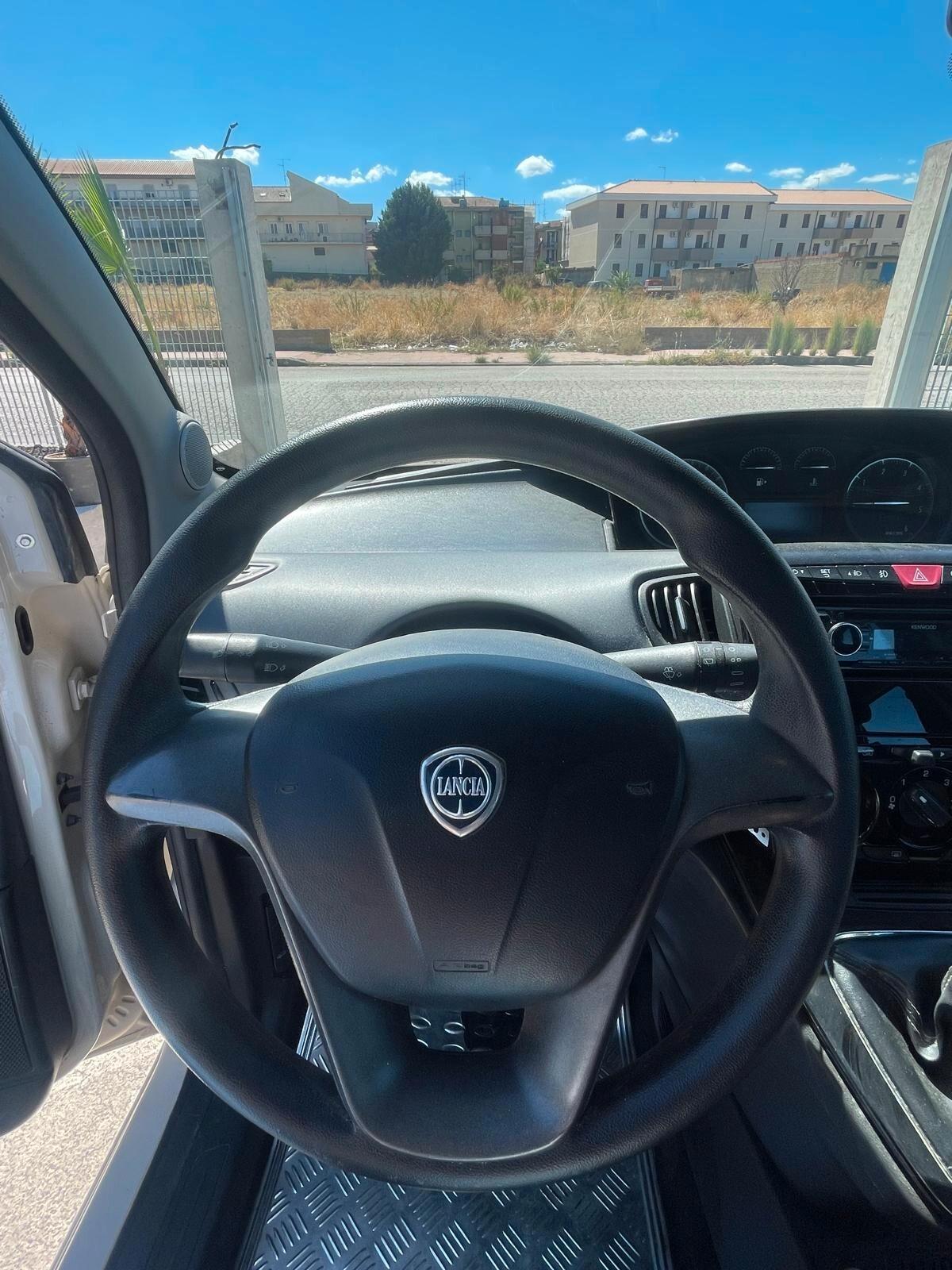 Lancia Ypsilon 1.3 MJT 16V 95 CV 5 porte S&S Silver
