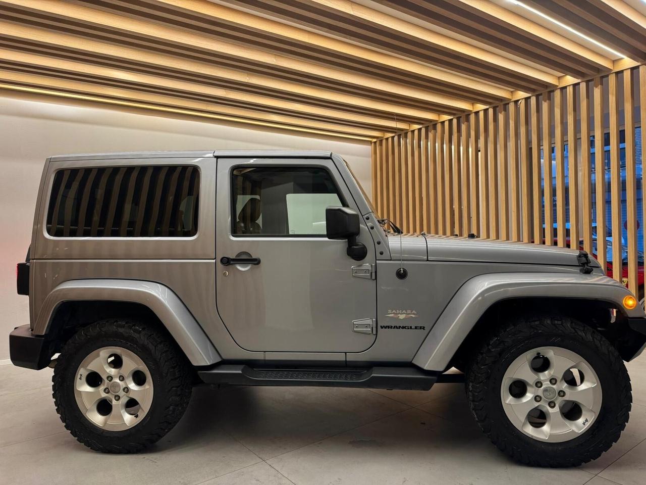Jeep Wrangler 2.8 CRD SAHARA UNLIMITED PARI AL NUOVO restilyng
