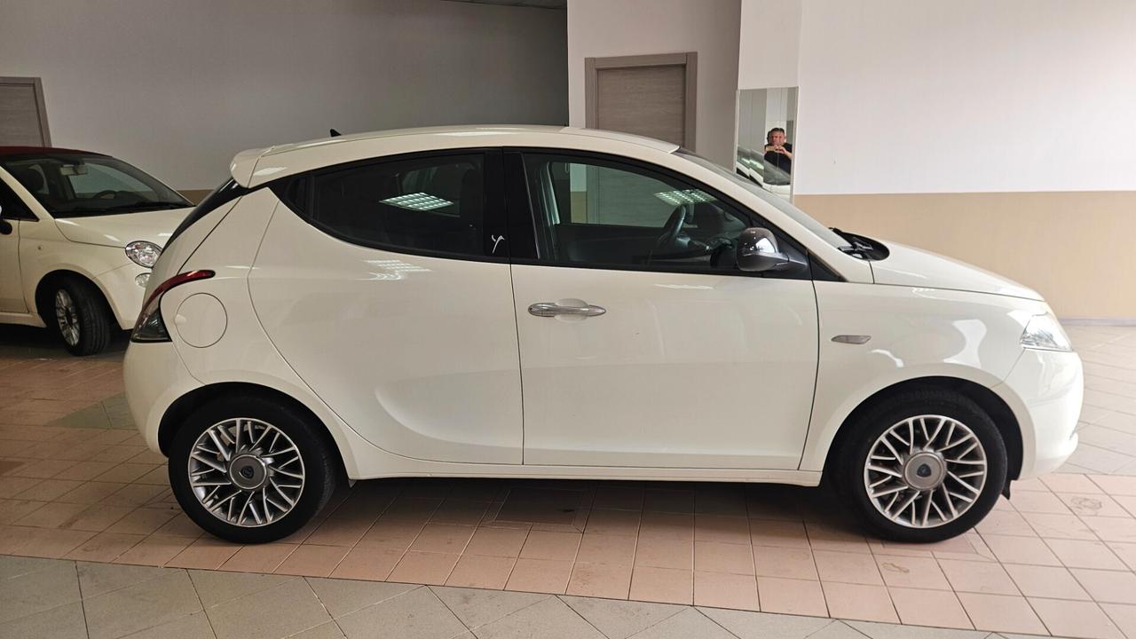 Lancia Ypsilon 1.2 69 CV 5 porte S&S Platinum