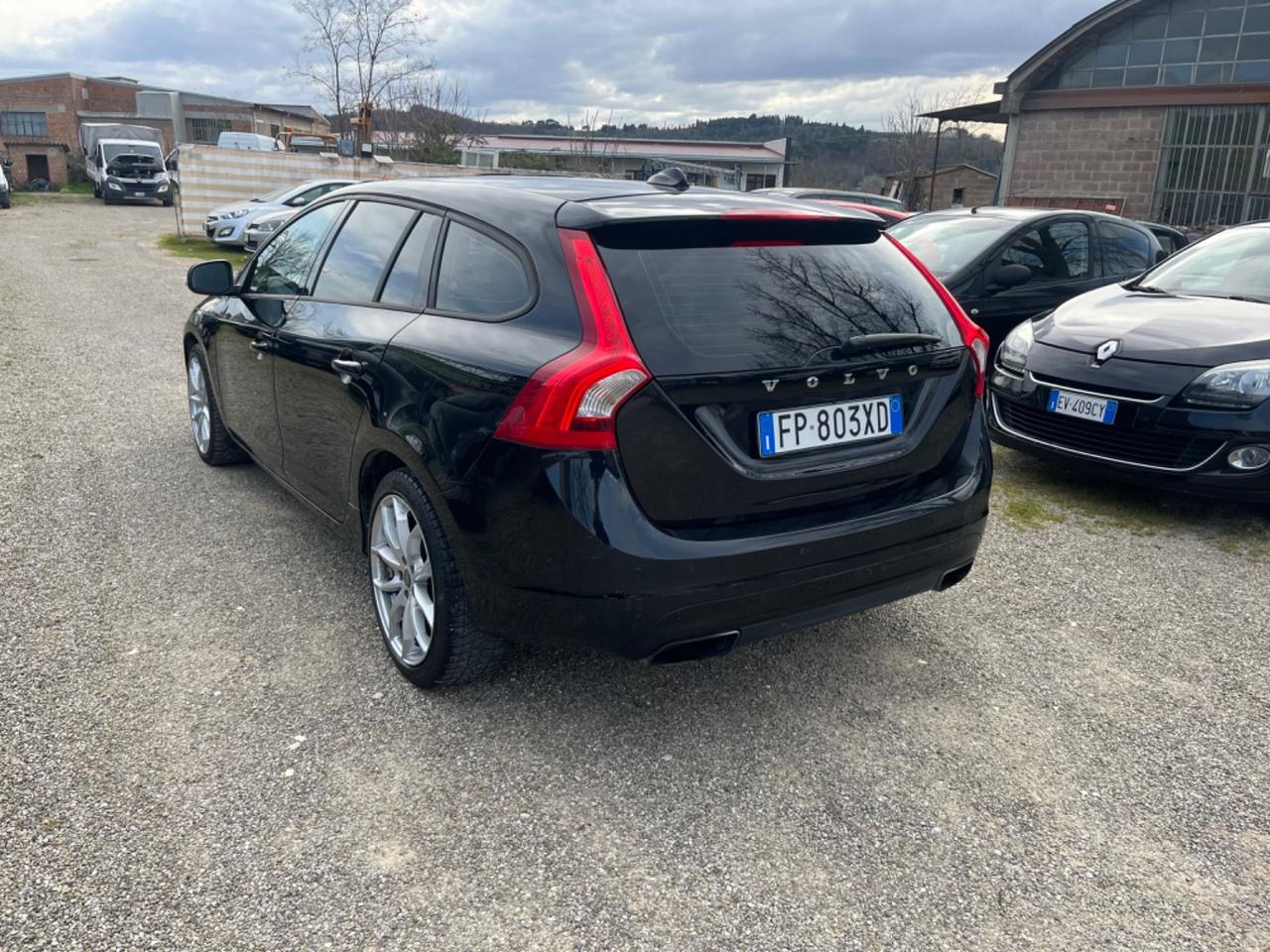 Volvo V60 D3 Geartronic R-design 2018 2.0 DIESEL 108.000 KM