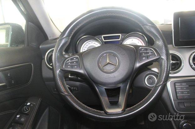 MERCEDES-BENZ GLA 200 d Automatic Premium