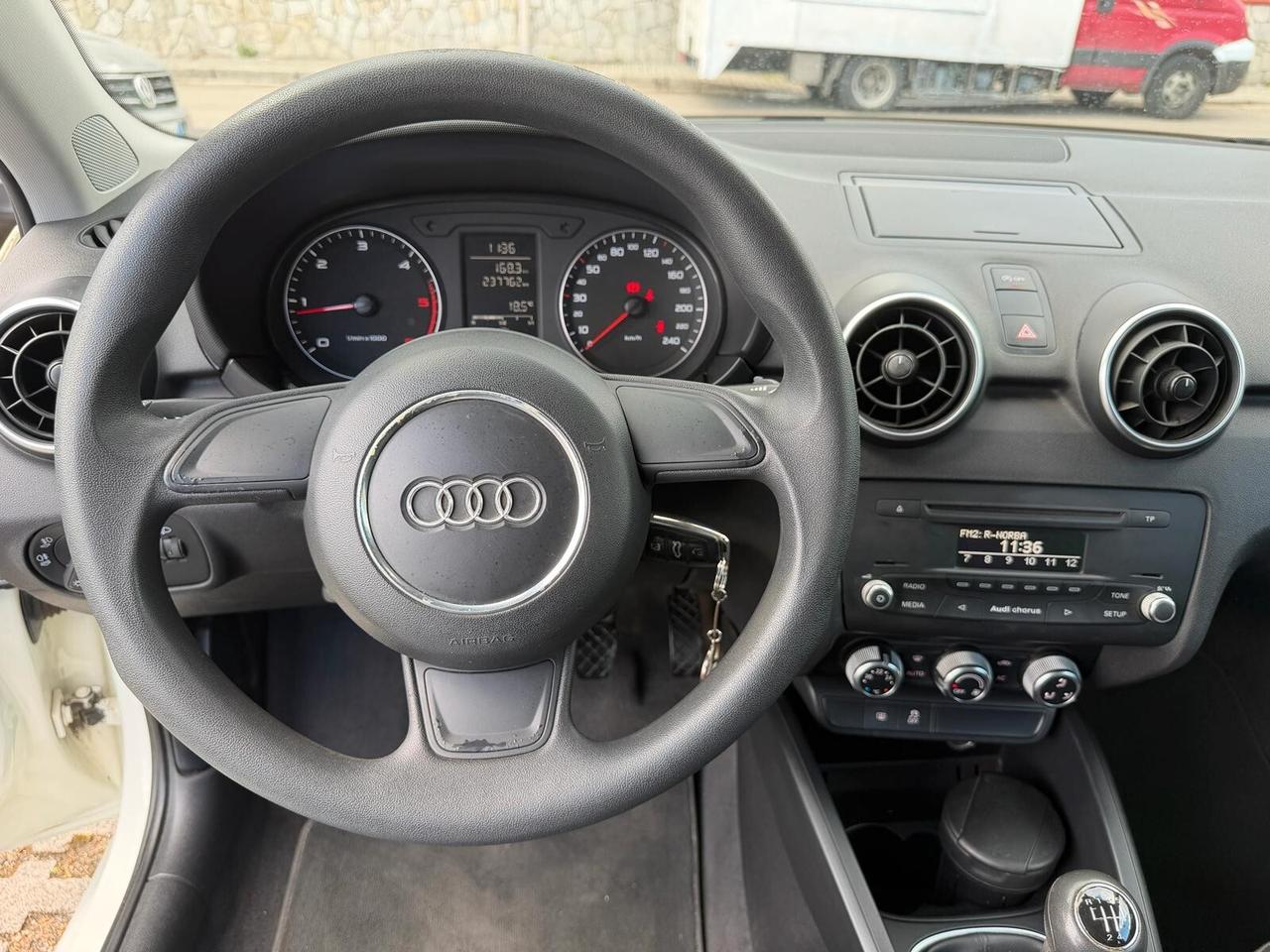 Audi A1 1.6 TDI 90cv Ambition-2011