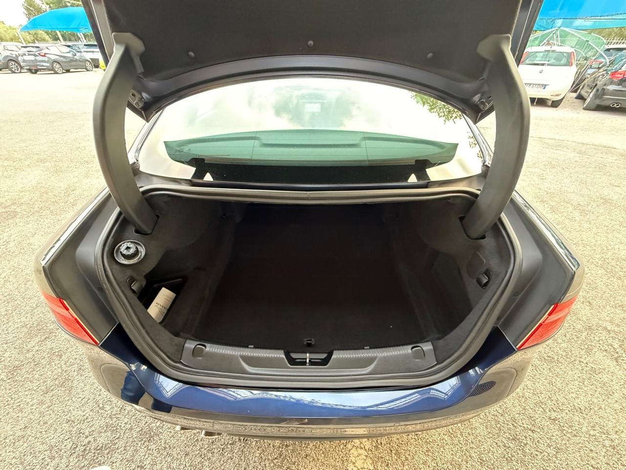 Jaguar XE 2.0 D Turbo aut. R-Sport - Unico Proprie