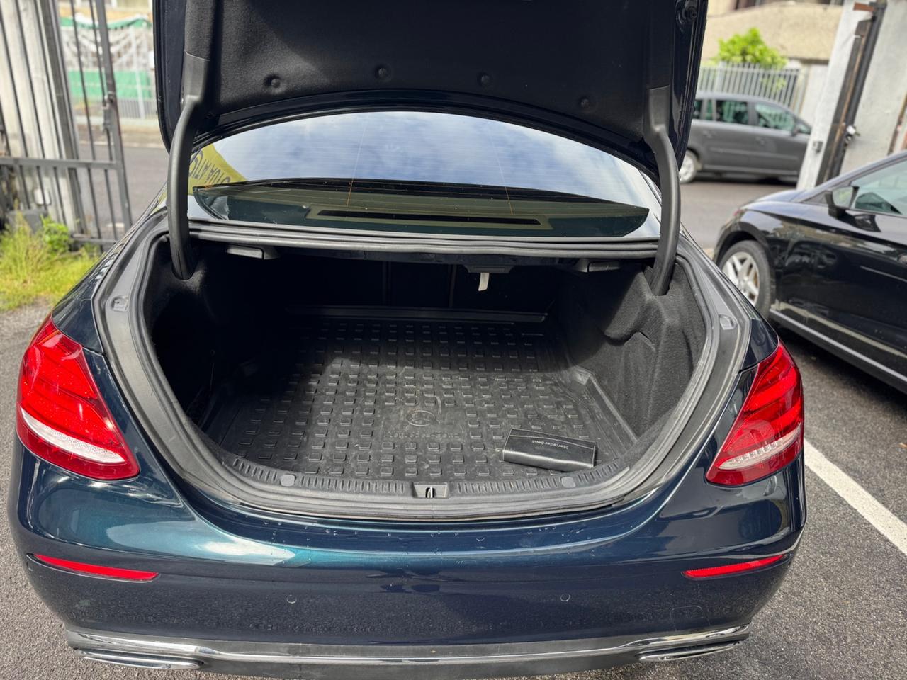 Mercedes-benz E 220 E 220 d Premium Plus solo Export