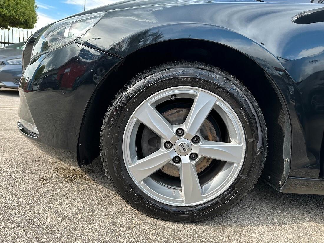 Volvo V40 D2 R-design