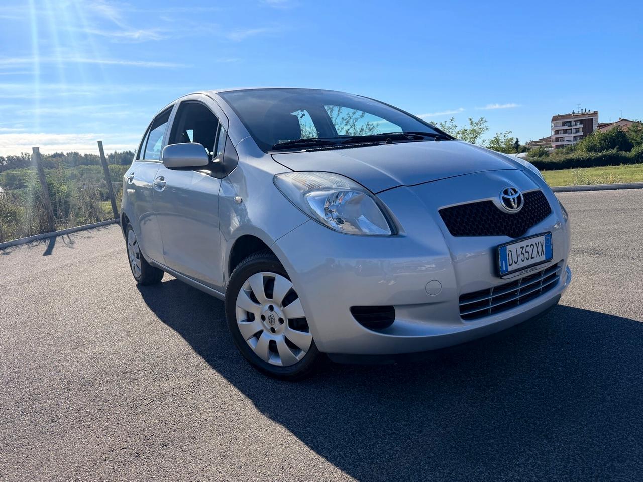 Toyota Yaris 1.0 VVT-i 70cv Benzina - 67.000 km - Garanzia 12 mesi