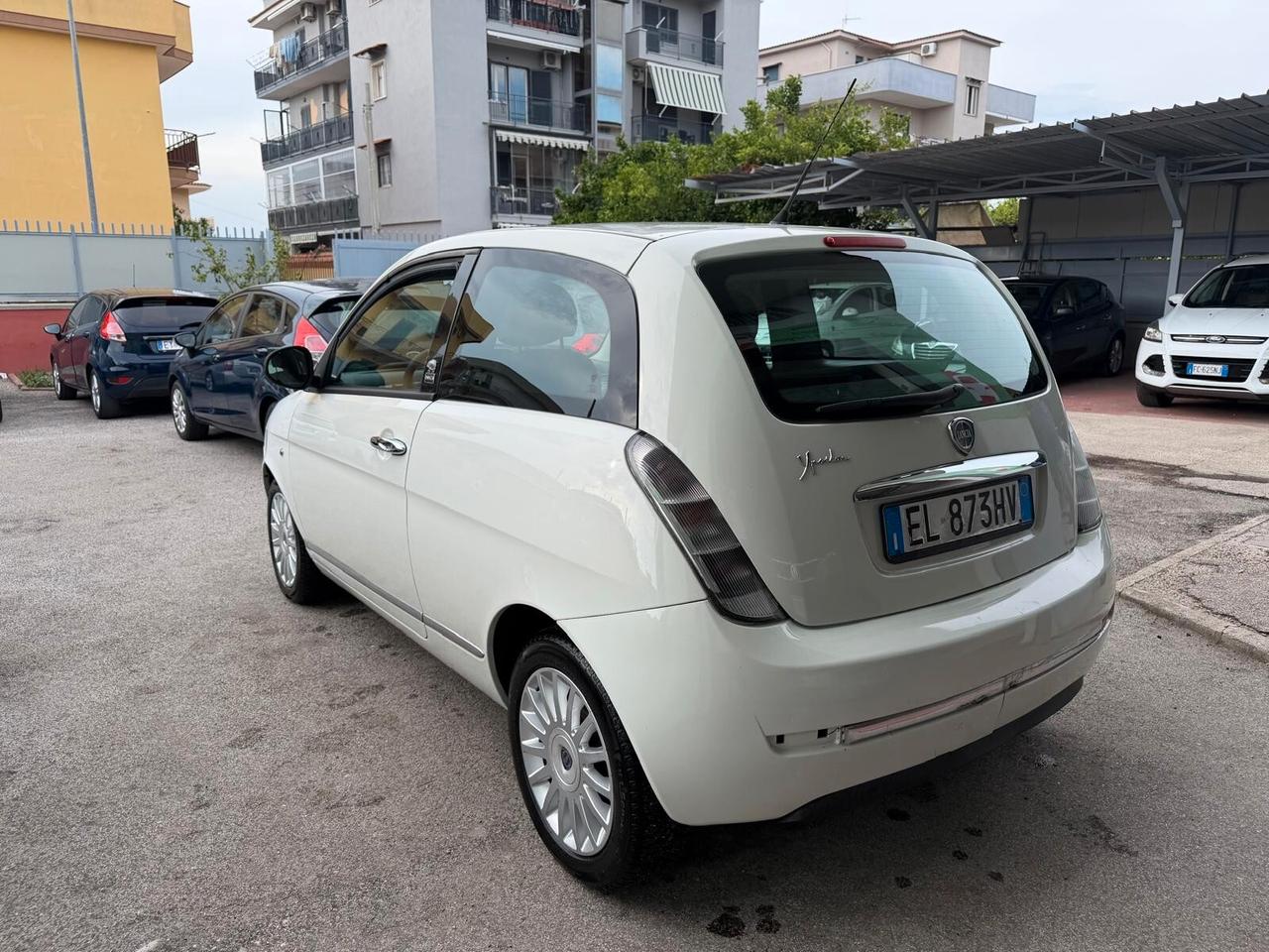 Lancia Ypsilon 1.3 MJT 75 CV Unyca