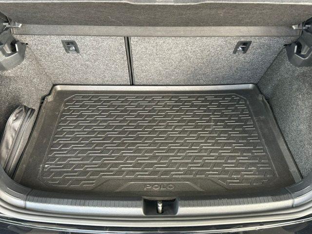 VOLKSWAGEN Polo VI 1.0 R-LINE