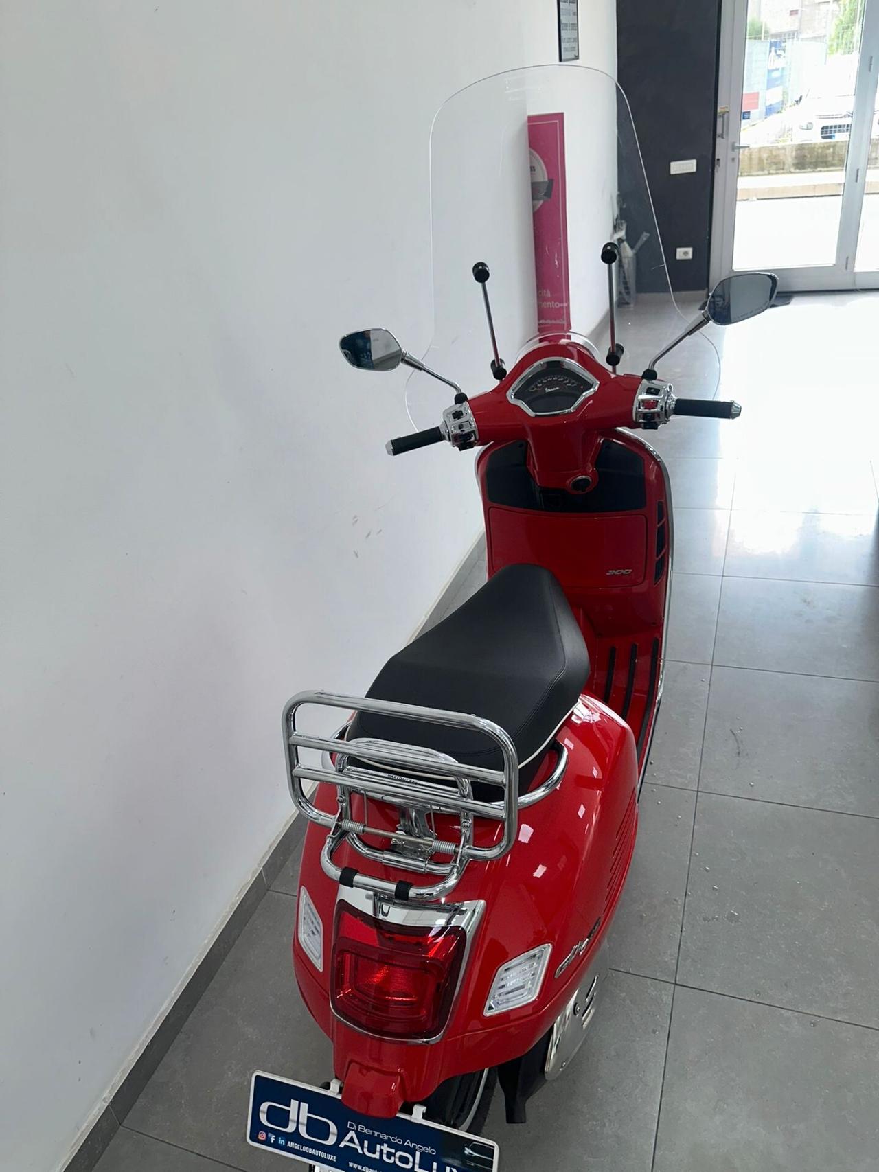 Piaggio Vespa 300 GTS hpe