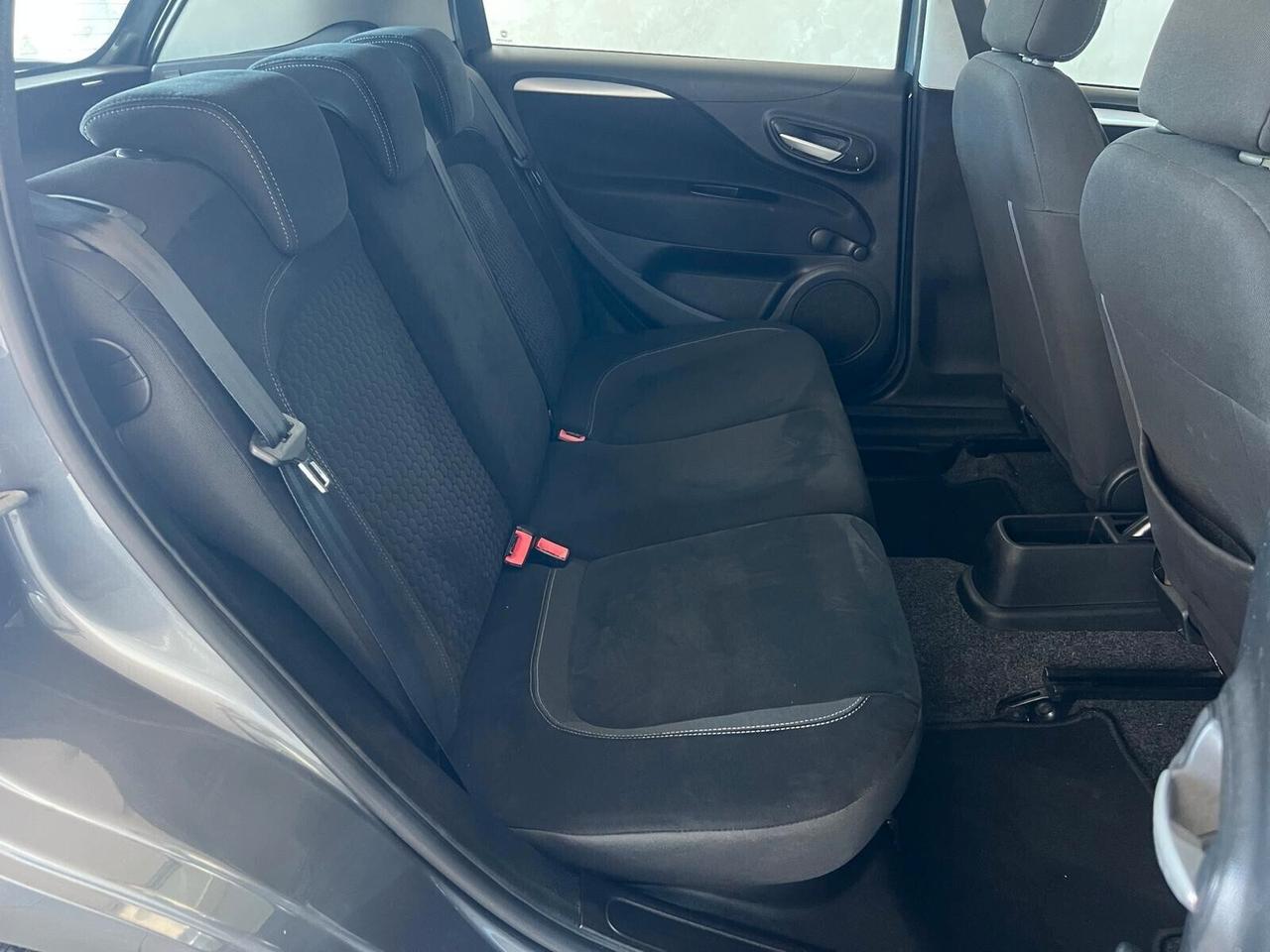 Fiat Punto 1.2 Lounge 2017 69Cv
