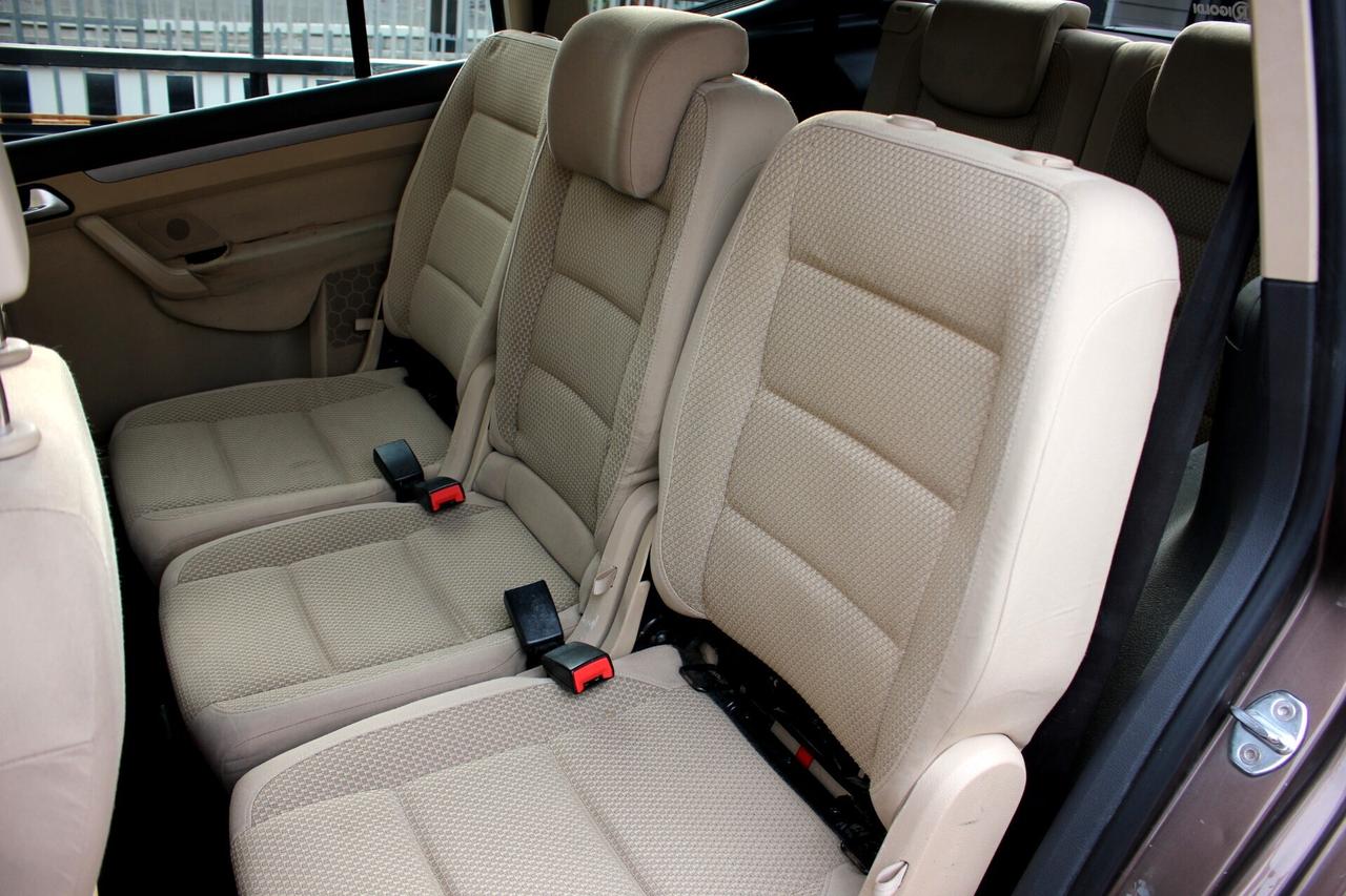 Volkswagen Touran 7 POSTI 1.6 TDI 105 CV AUTOMATICA GARANZIA 12 MESI