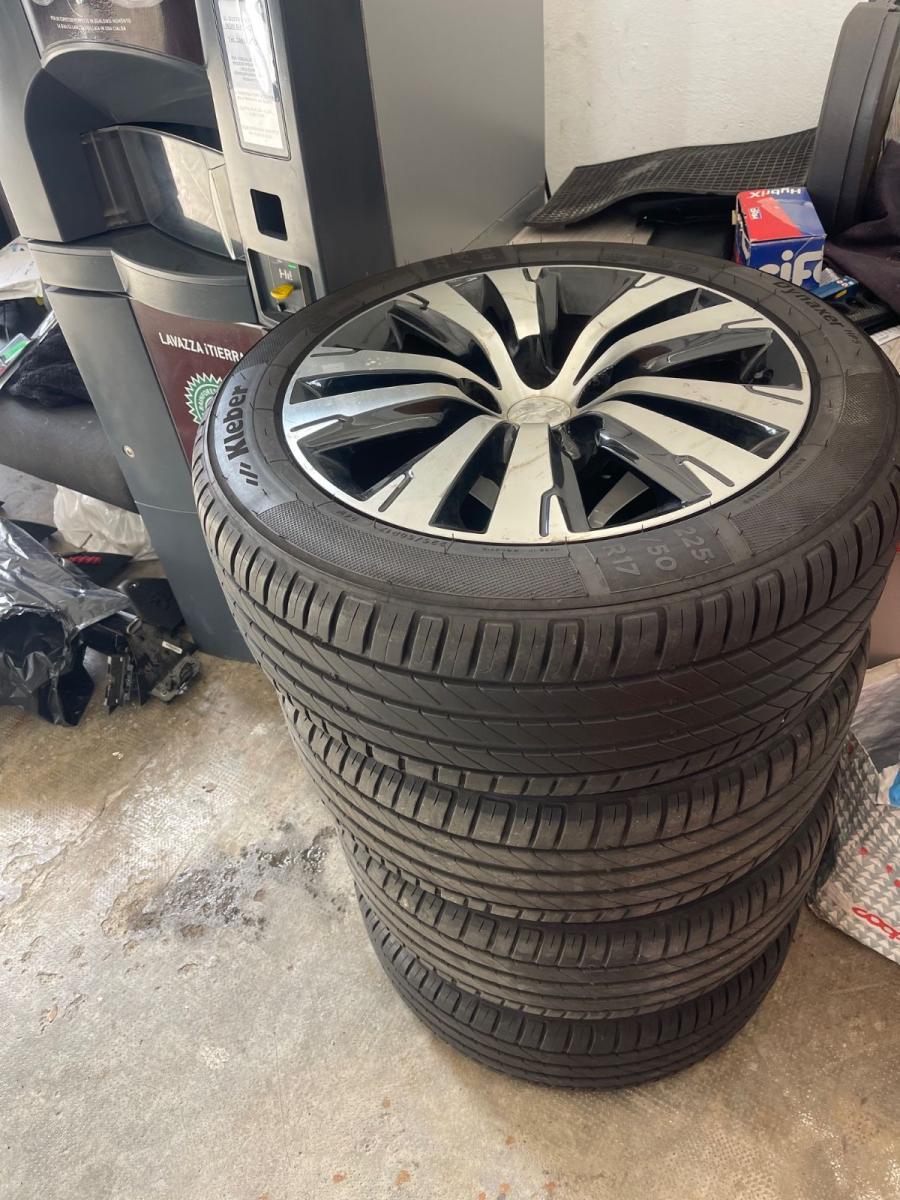 PEUGEOT - 3008 - HYbrid4