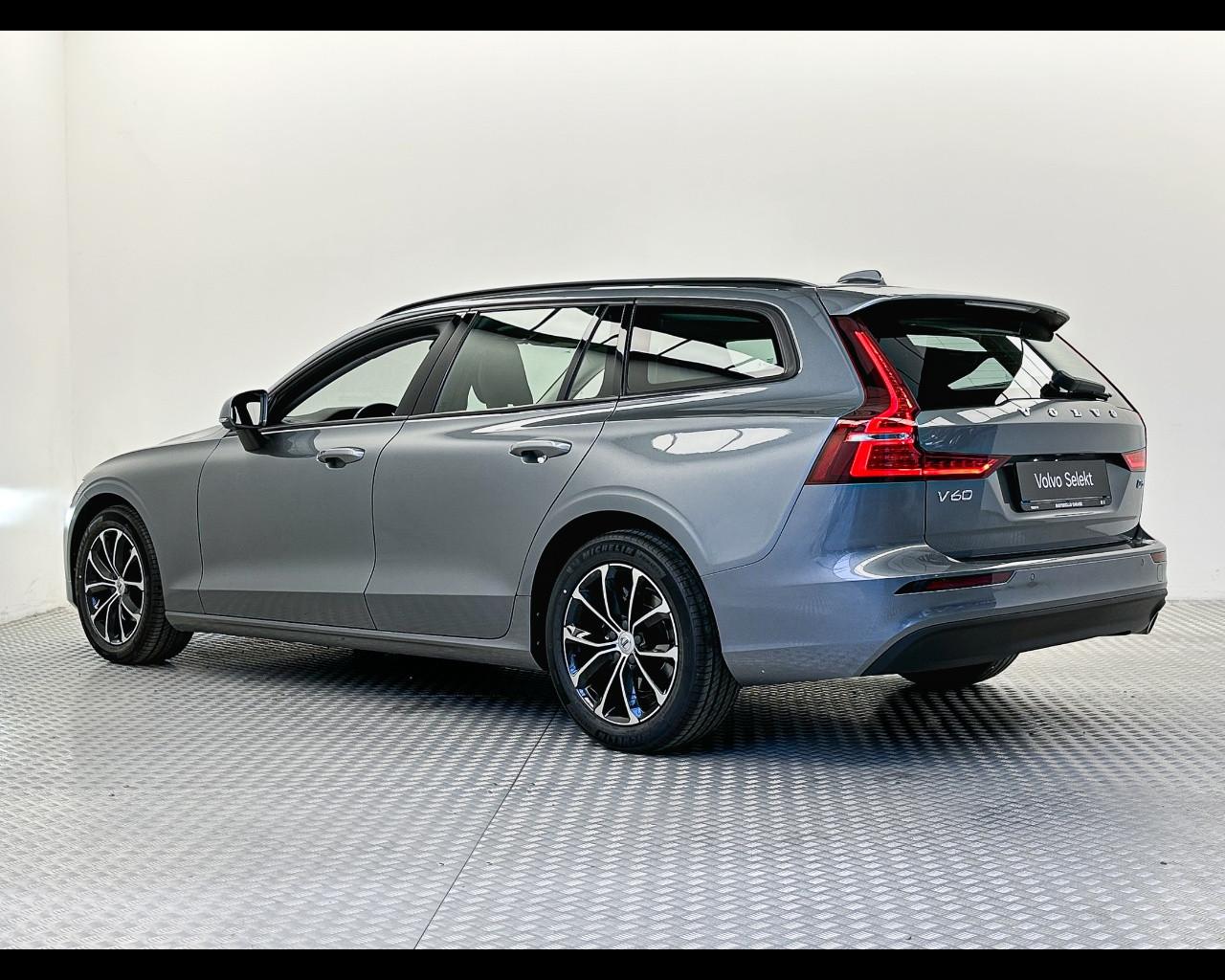 VOLVO V60 (2018-->) - V60 D3 Geartronic Momentum Business