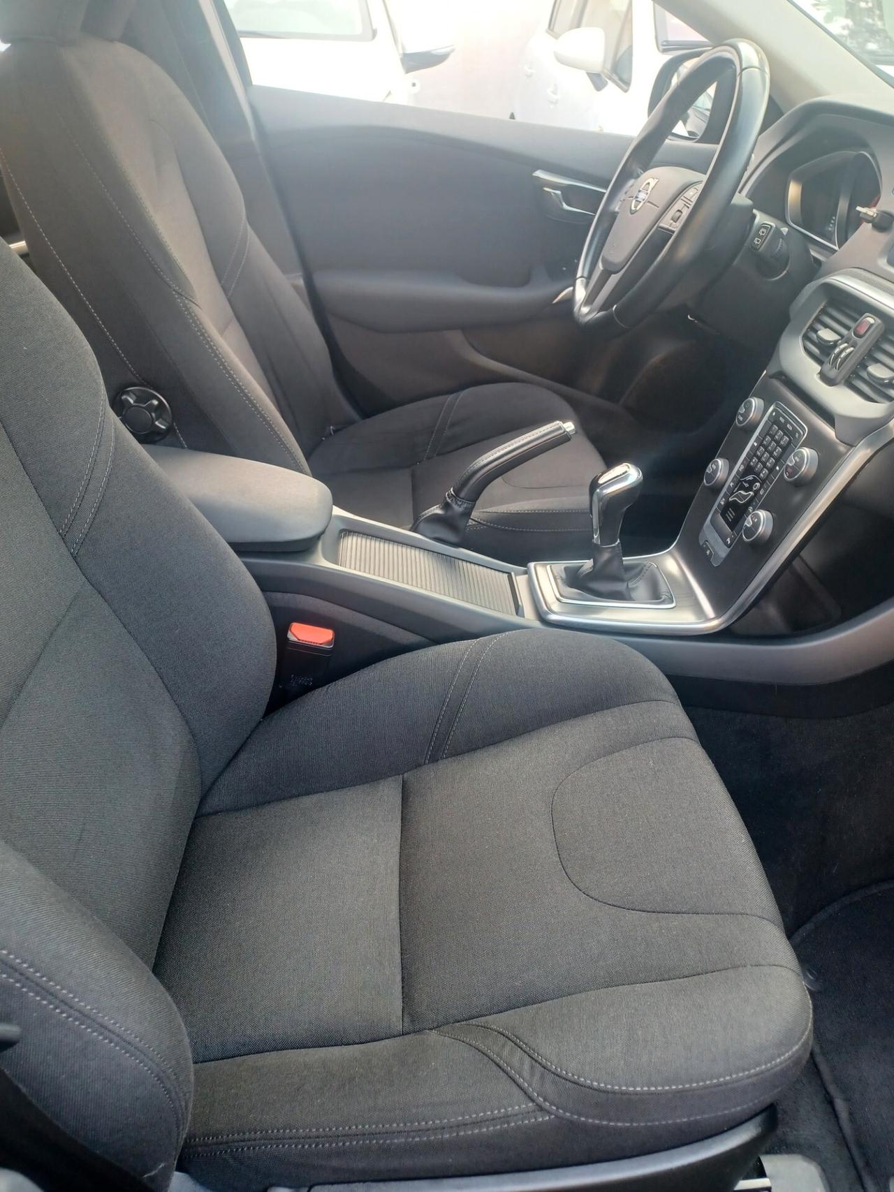 Volvo V40 D2 1.6 Momentum 2015 UNICO PROPRIETARIO