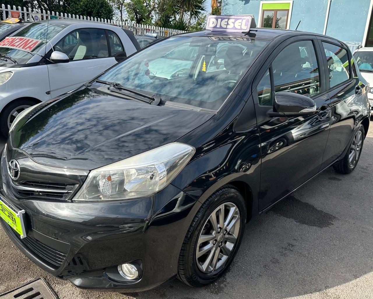 Toyota Yaris 1.4 D-4D 5 porte Lounge 2014