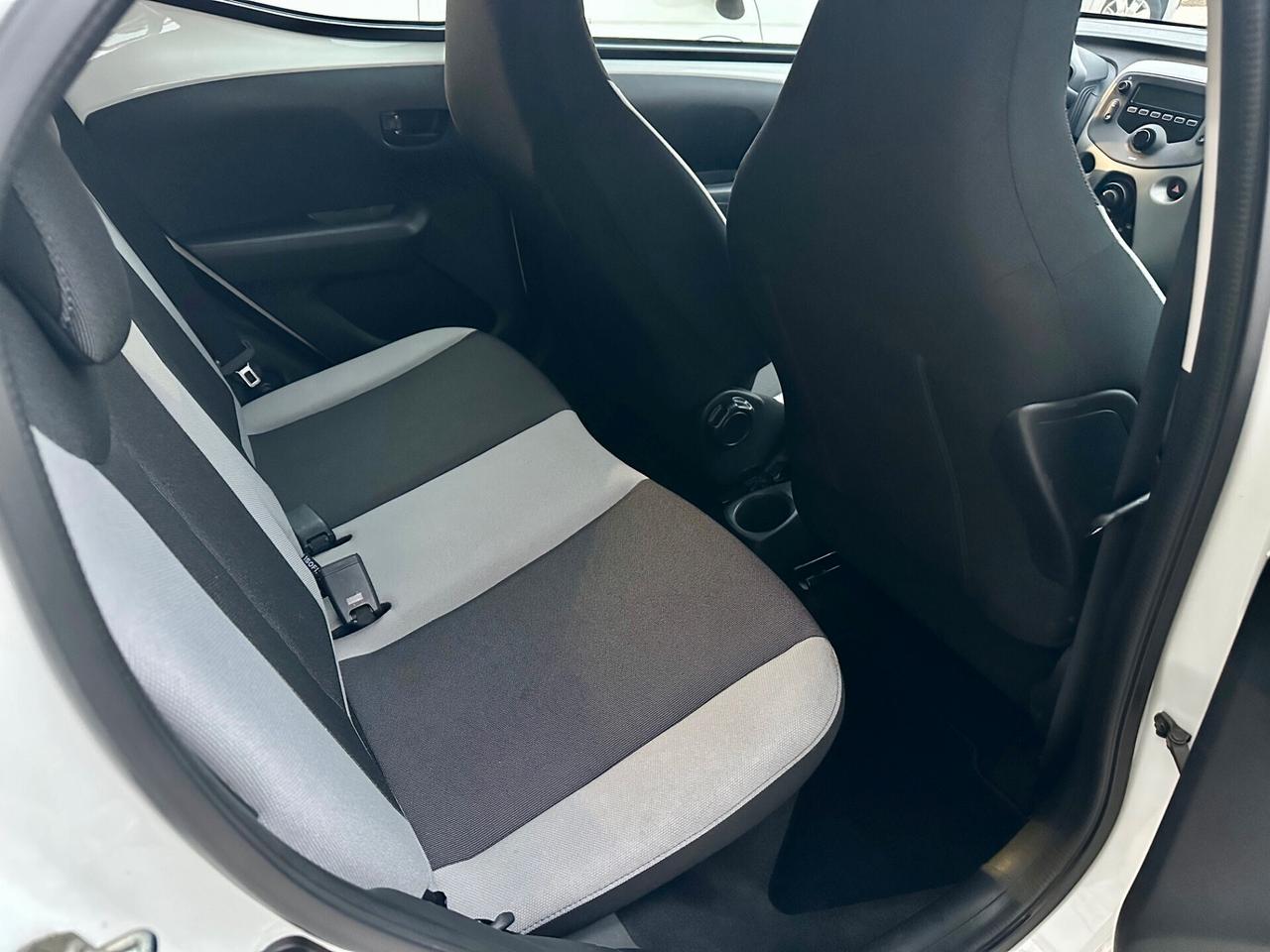 Toyota Aygo 1.0 VVT-i 69 CV 5 porte x-play