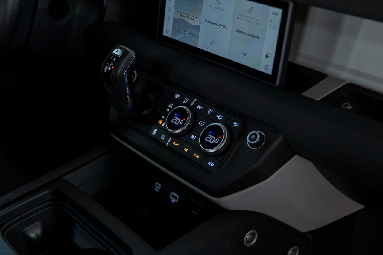 Land Rover Defender 110 3.0D I6 300 CV AWD Auto X-Dynamic S