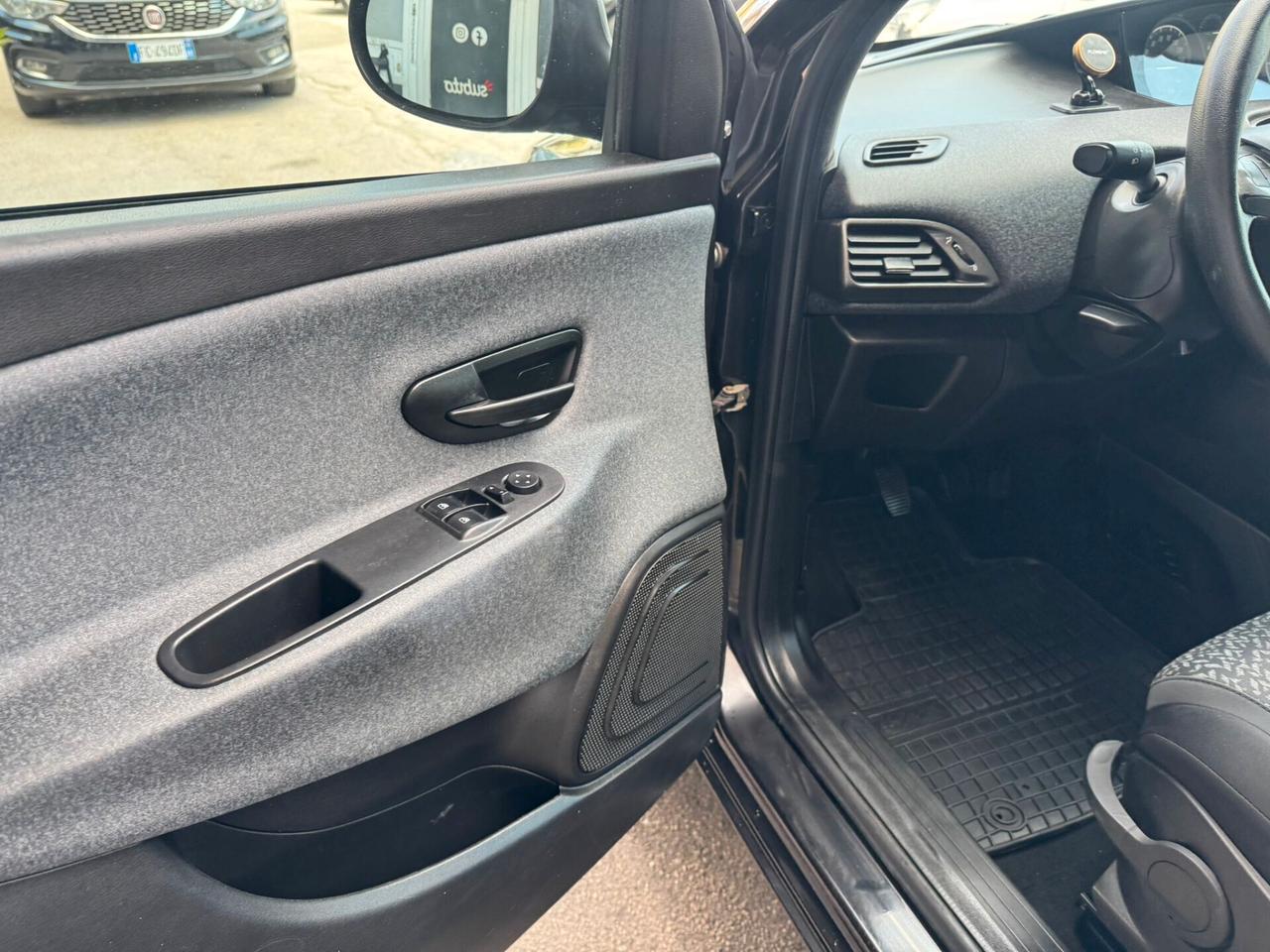 Lancia Ypsilon 0.9 TwinAir 5 porte Metano Ecochic Gold