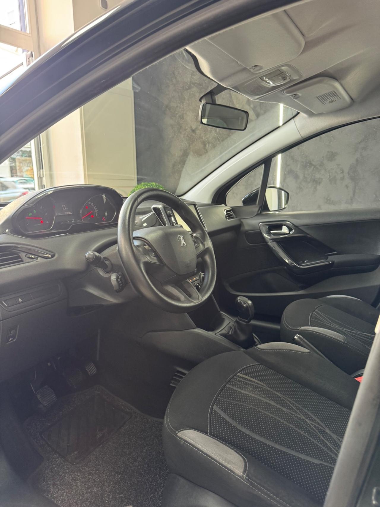 Peugeot 208 1.4 HDi 68 CV 5 porte Allure