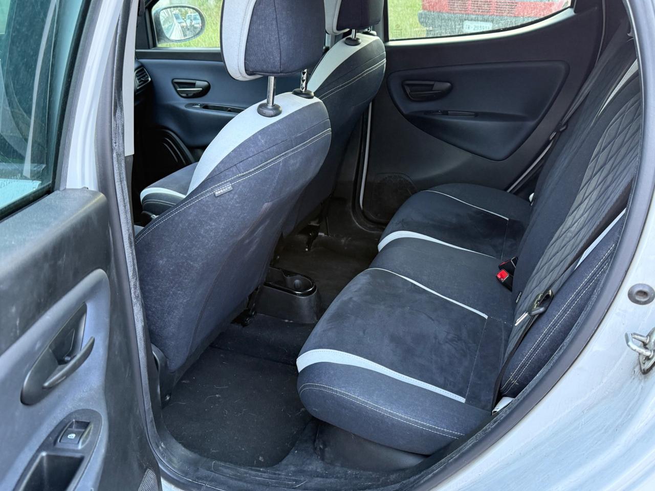 Lancia Ypsilon 1.3 MJT 16V 80 CV 5 porte S&S Silver