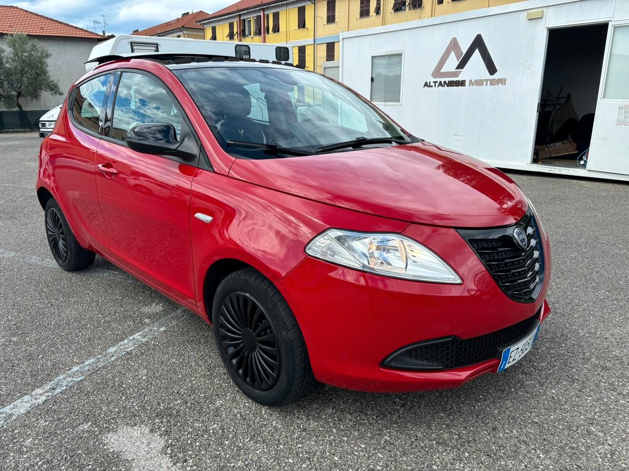 Lancia Ypsilon 1.2 69 CV 5 porte TETTO APRIBILE OK NEOPATENTATI