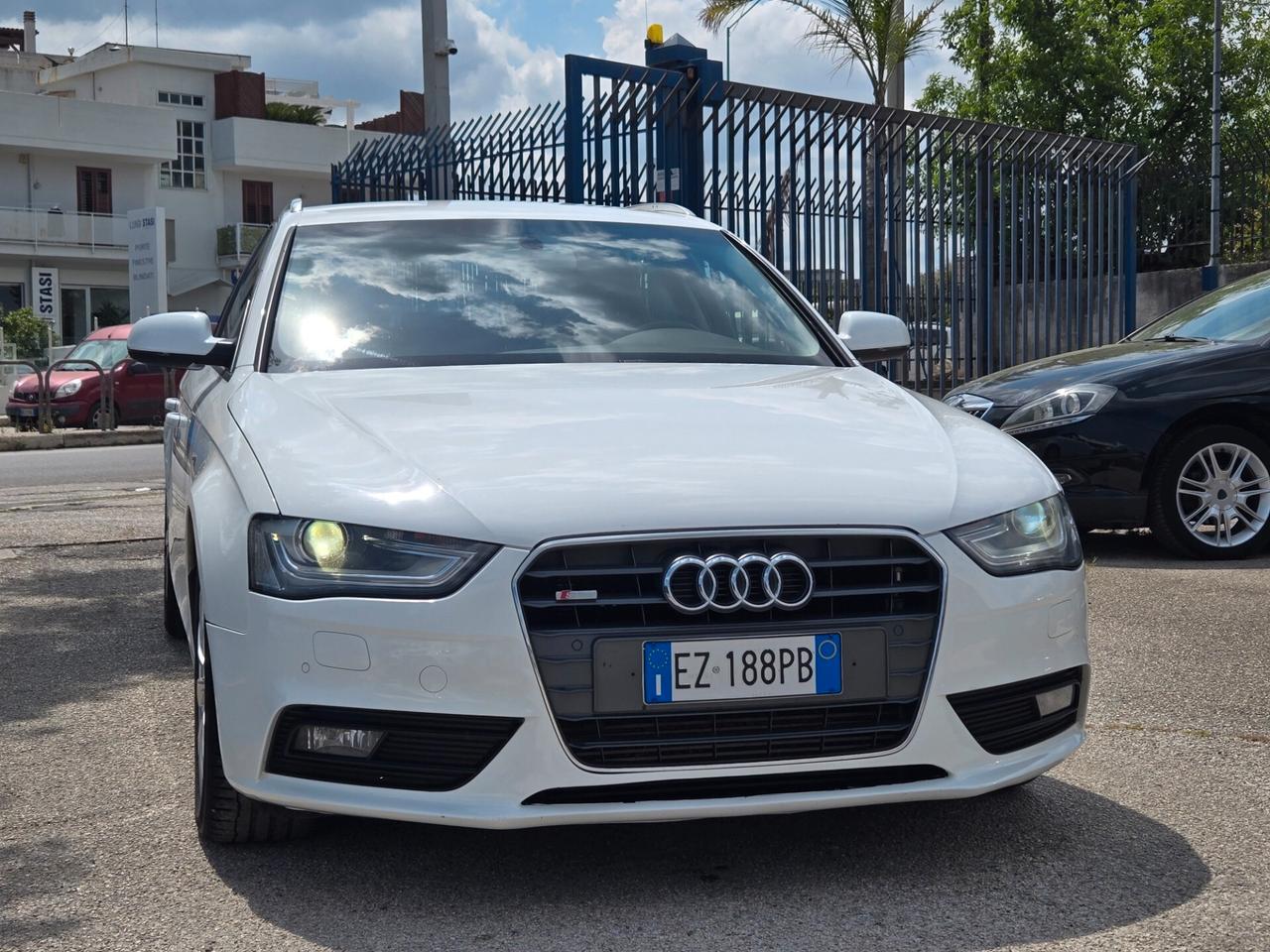 Audi A4 Avant 2.0 TDI 143CV del 2012 gancio traino omologato