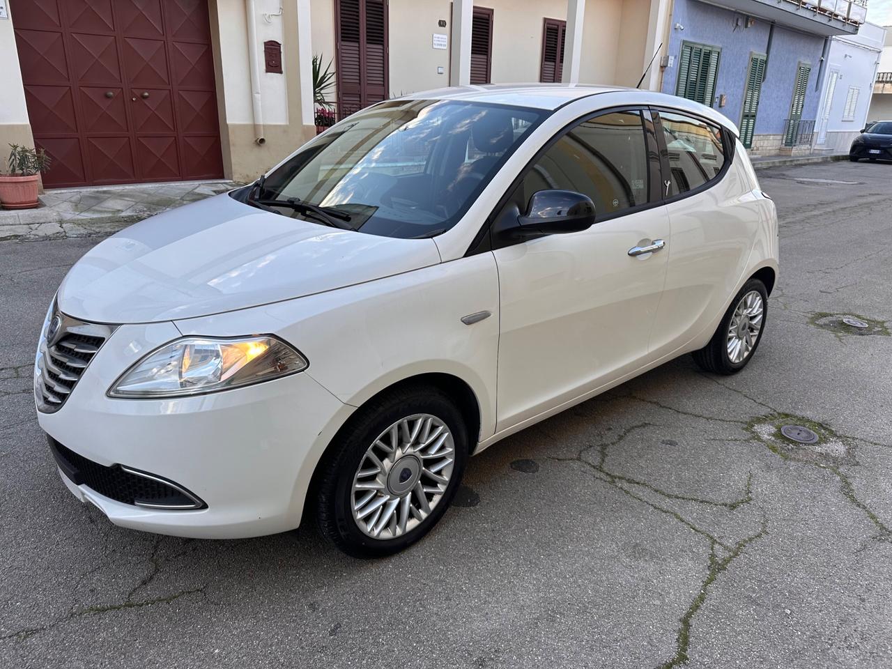 Lancia Ypsilon 1.2 69 CV 5 porte Silver