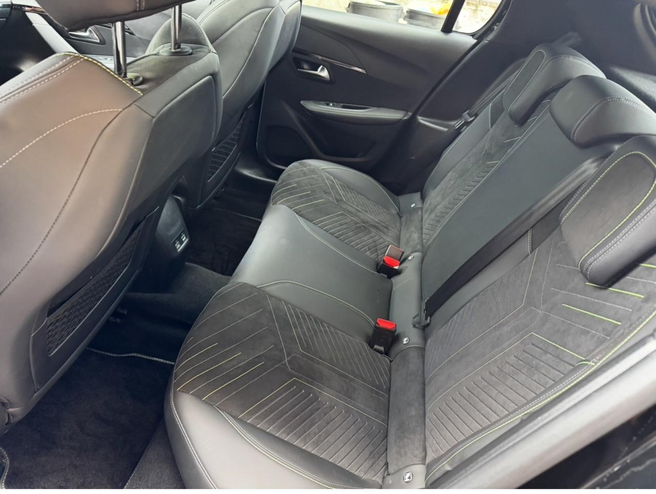 Peugeot 208 Hybrid 136 e-DCS6 GT