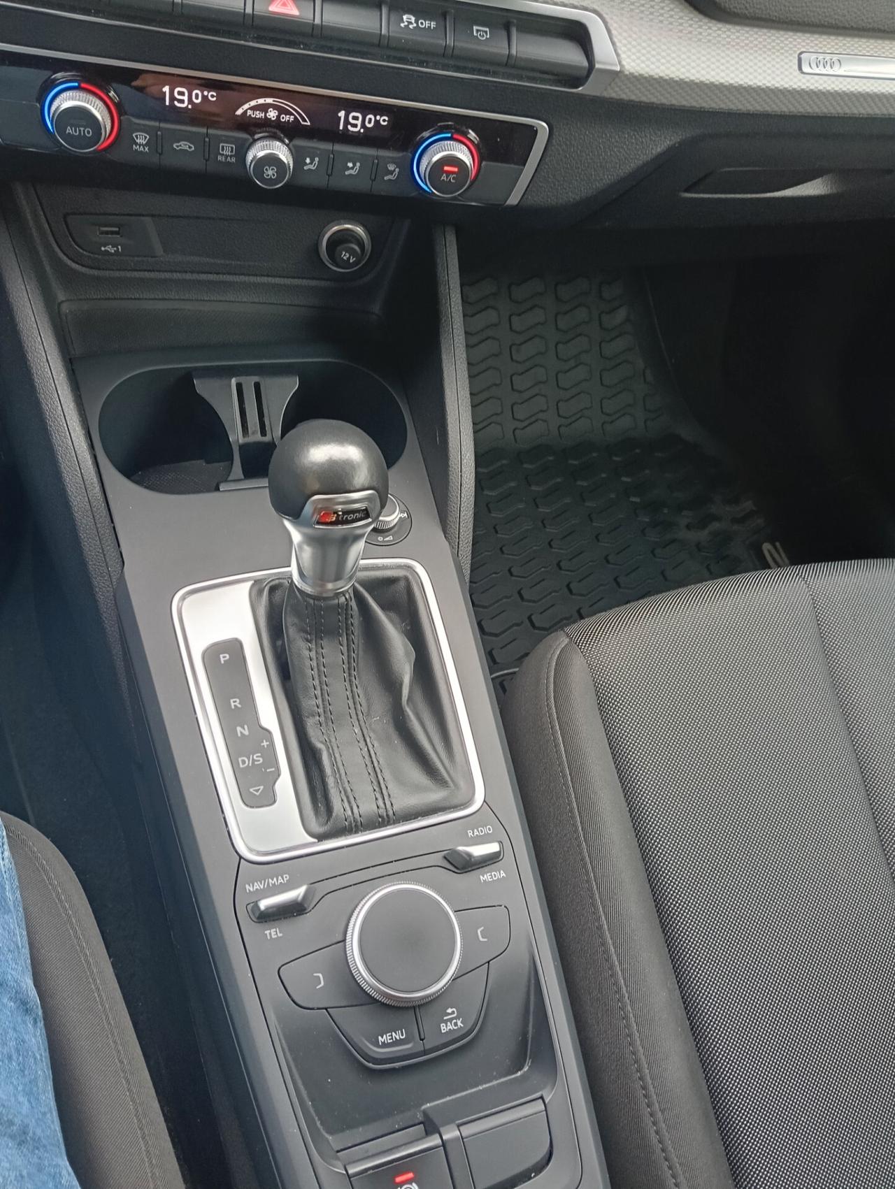 Audi Q2 30 TDI Business Design