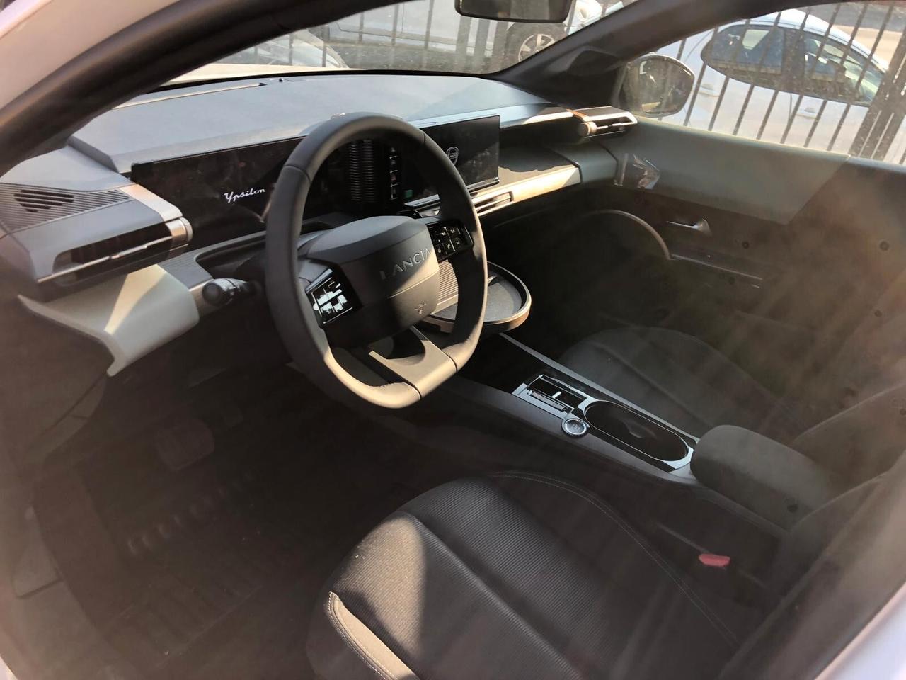 Lancia Ypsilon Hybrid e-DCT AZIENDALE UFFICIALE ITALIANA SOLO 432 KM!!!! IMMATRICOLATA LUGLIO 2026!!!
