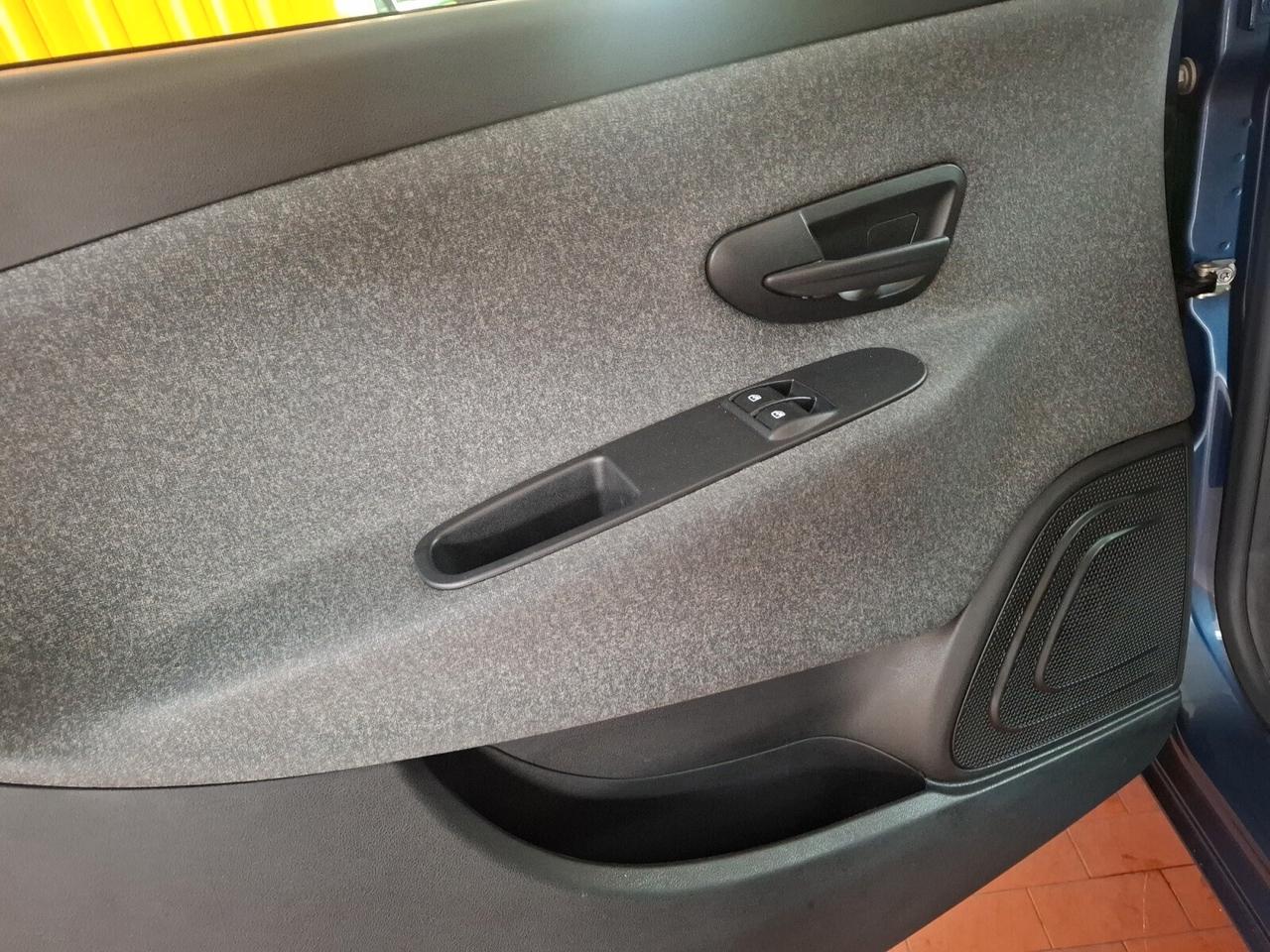 Lancia Ypsilon 1.0 FireFly 5 porte S&S Hybrid Ecochic Silver