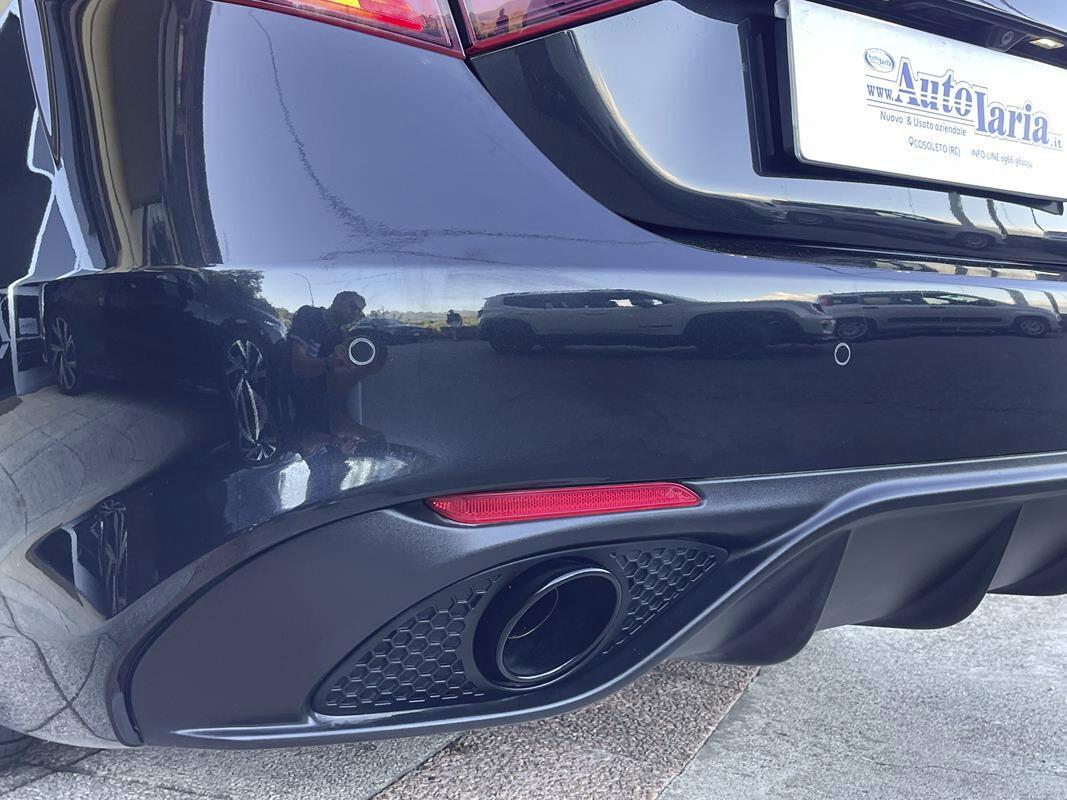 Alfa Romeo Giulia 2.2 Turbodiesel 190 CV AT8 B-Tech Blak Edition Pak esterno Veloce "Cerchi da 19°-Pinze Brembo gialle