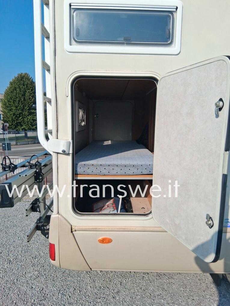 Kentucky Corral 3 mansardato con letti a castello in coda e garage volume variabile