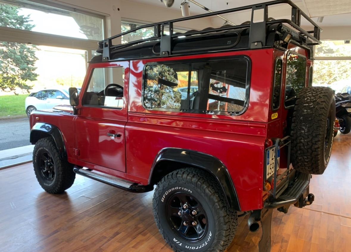 Land Rover Defender 90 2.4 TD4 Station Wagon SE