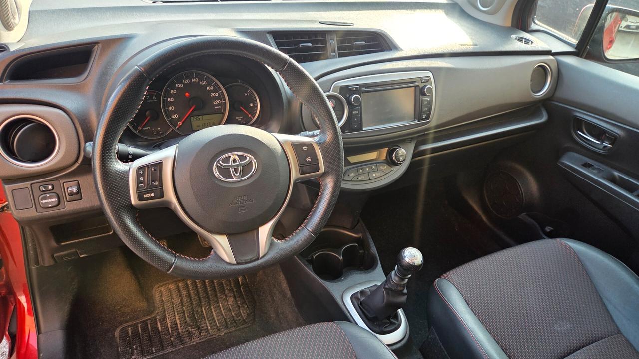 Toyota Yaris 1.3 5 porte Lounge full