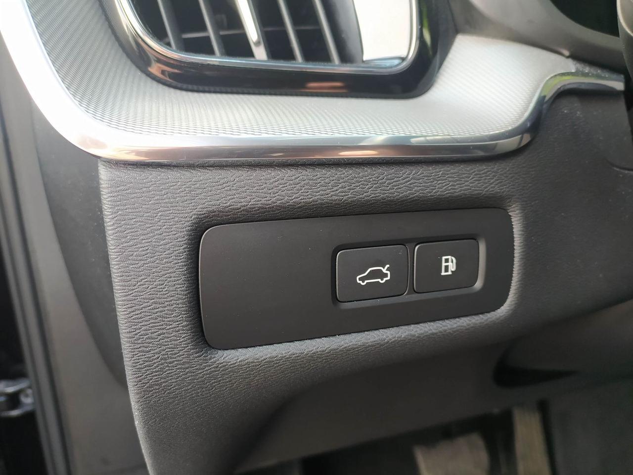 Volvo XC 60 2.0 T6 Recharge PHEV Ultimate Dark