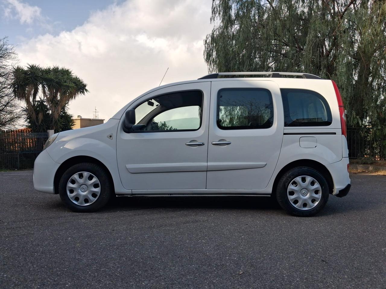 Renault Kangoo Pianale ribassato con rampa disabili in carrozzina