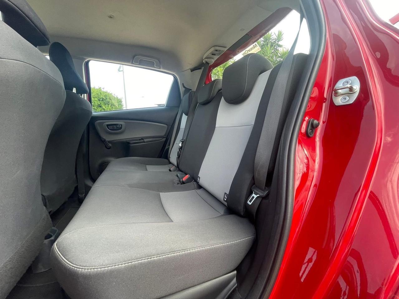 Toyota Yaris Trend Red Edition 1.5h Hybrid 73cv