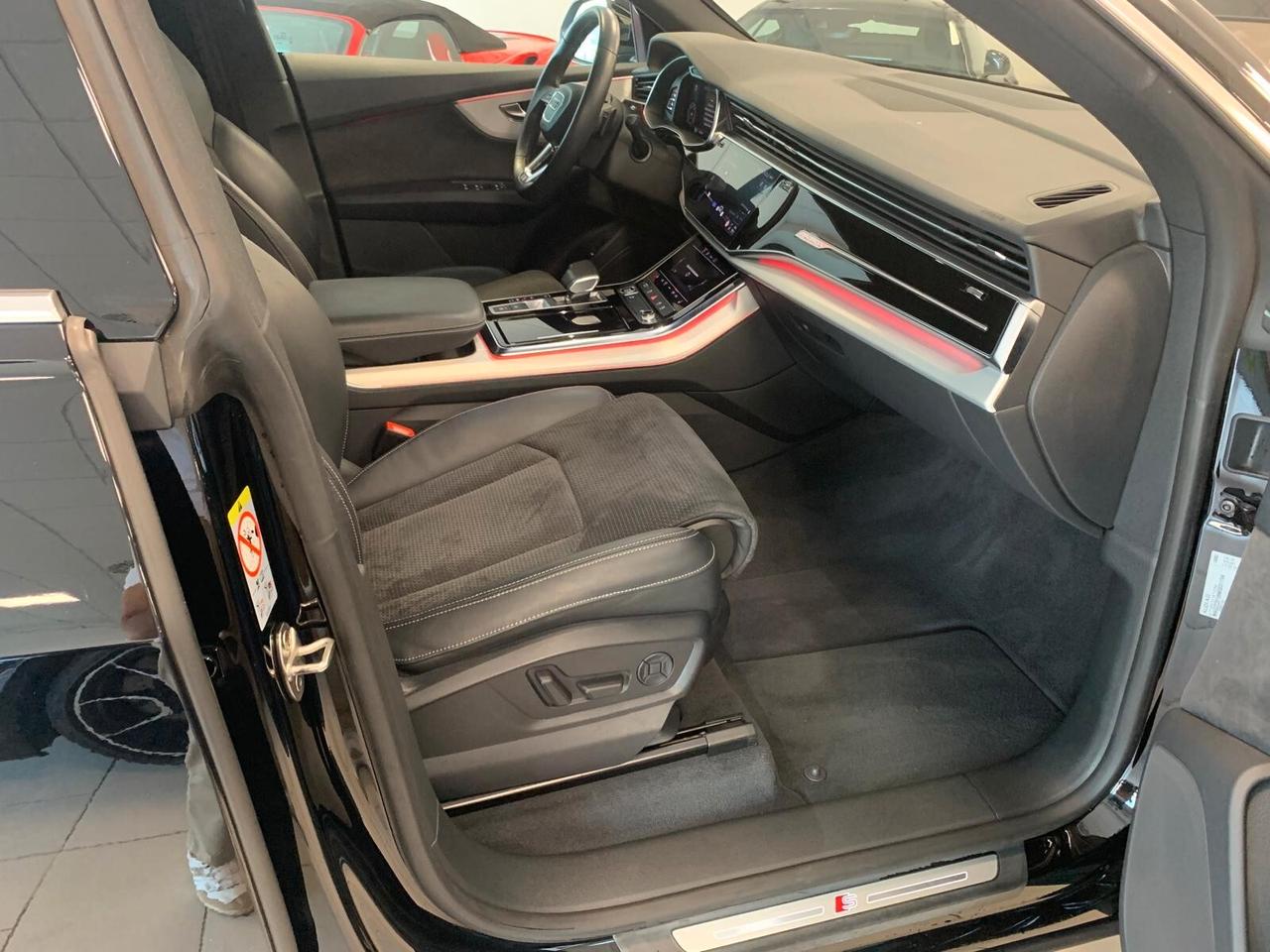 Audi Q8 50 TDI S-LINE INTERNO/ESTERNO