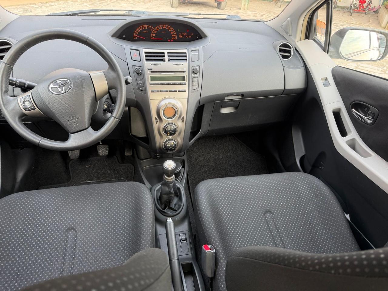 Toyota Yaris 1.0 5 porte Sol neopatentati