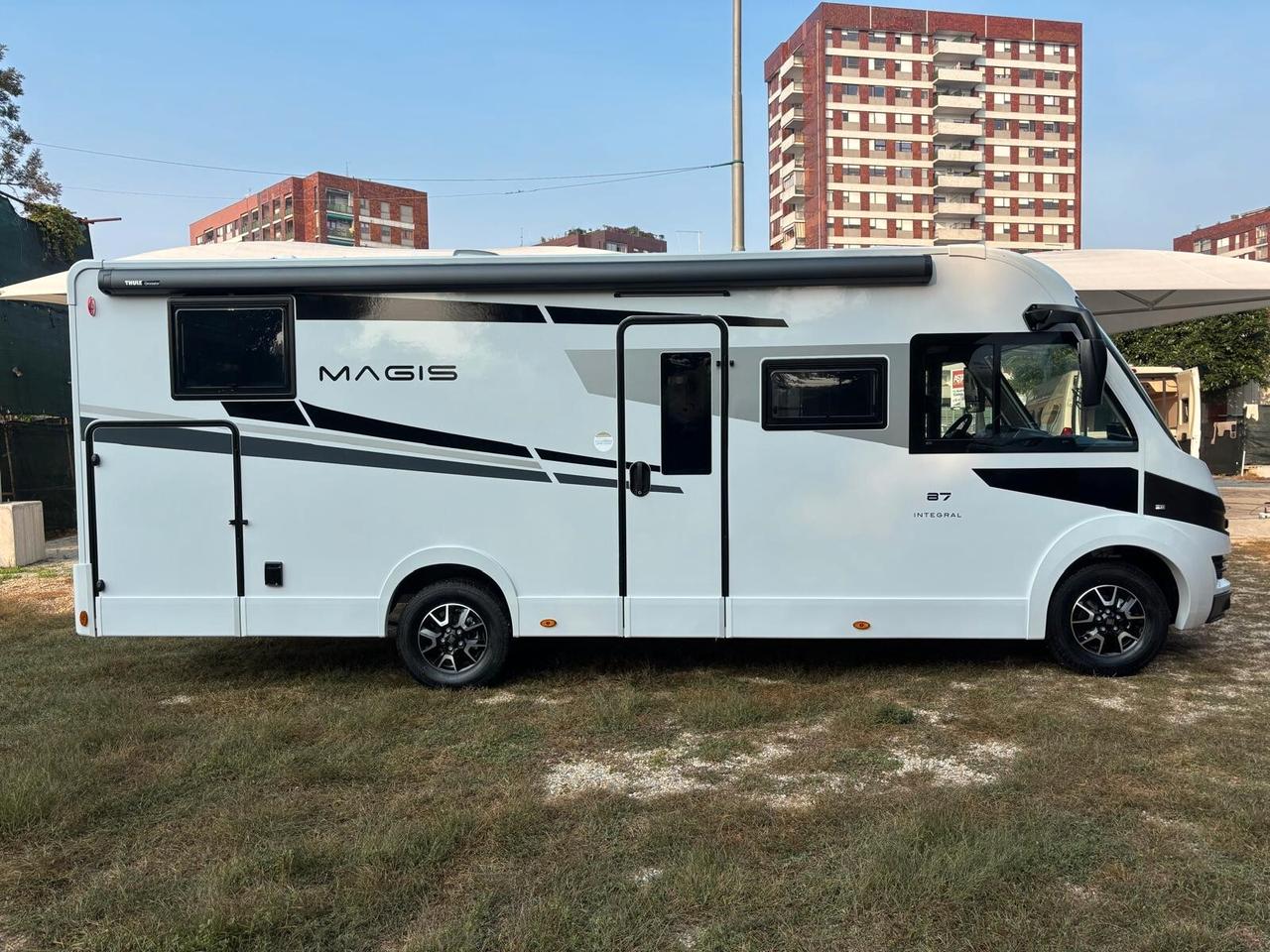 Ci International Magis 87 Integral camper