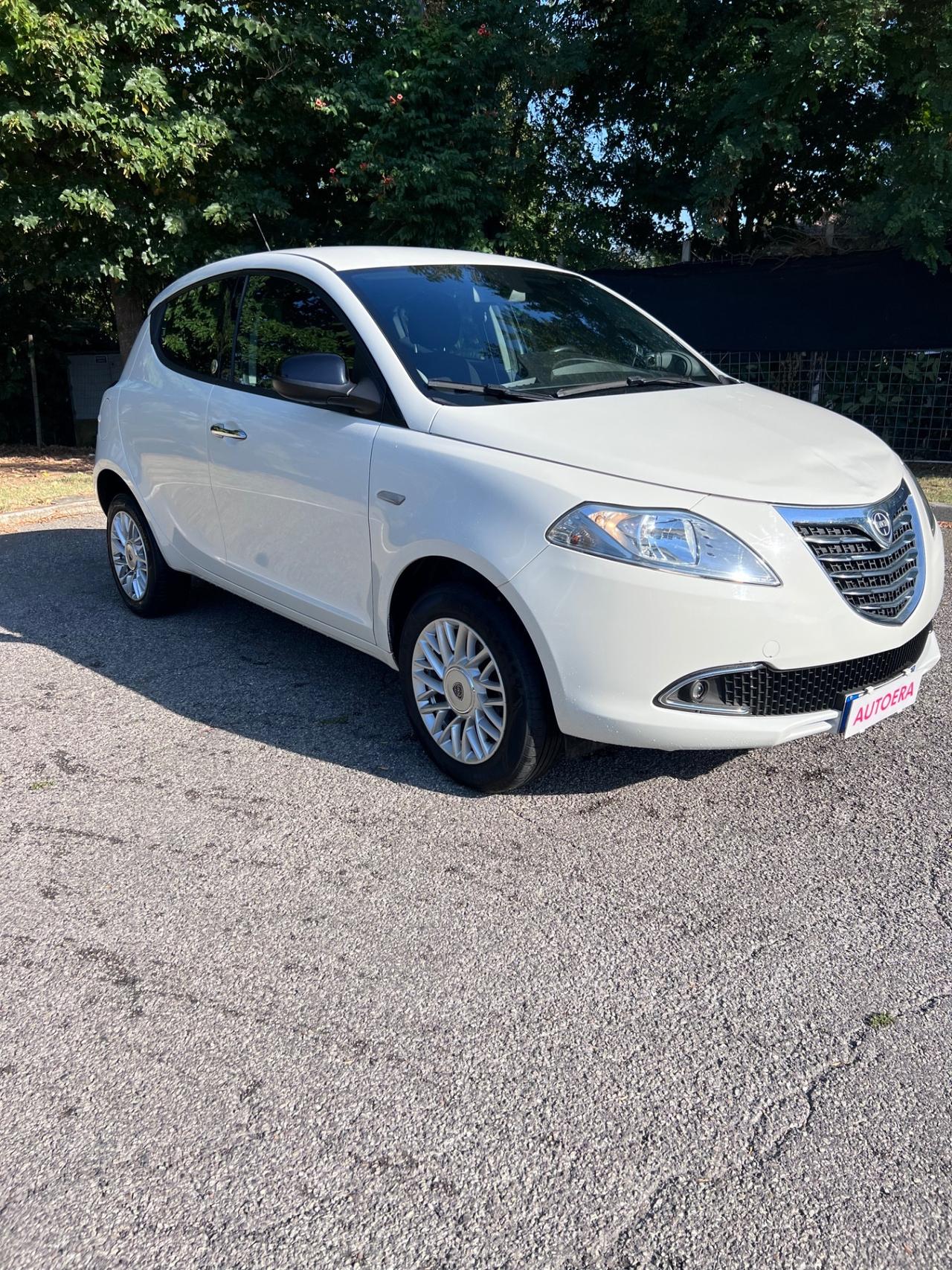 Lancia Ypsilon 0.9 TwinAir 85 CV 5 porte Metano Ecochic Elle