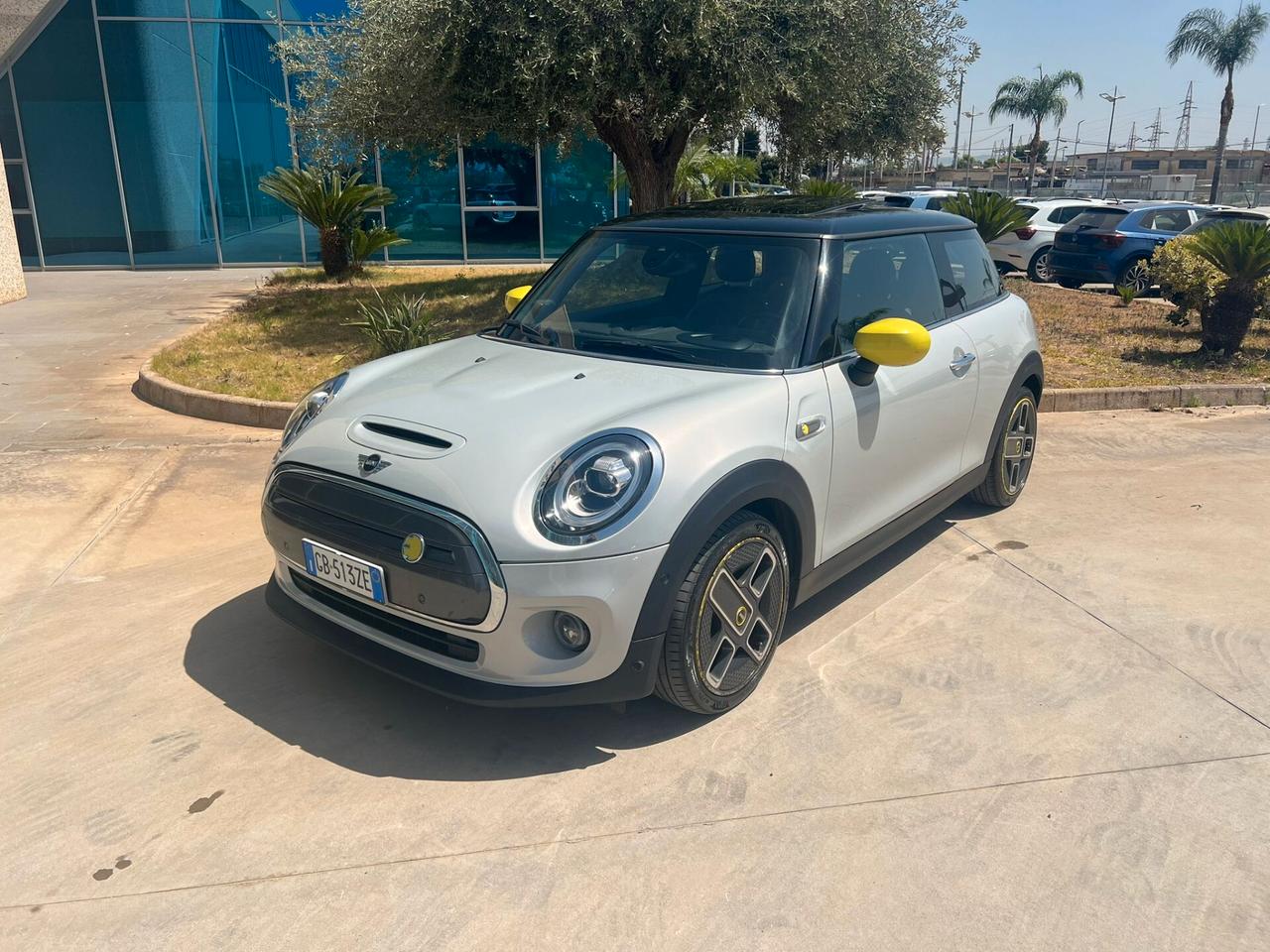 Mini Cooper SE XL possibilità noleggio no scoring
