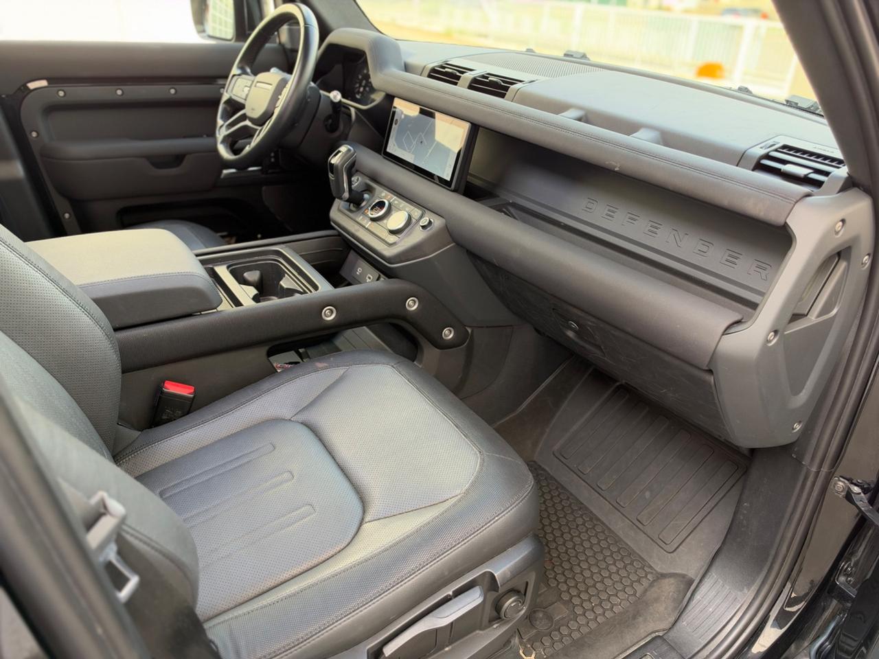 Land Rover Defender 110 3.0 l6 400 CV 7 POSTI !!!!!!